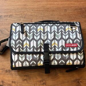 Skip Hop Gray Arrow Print changing station